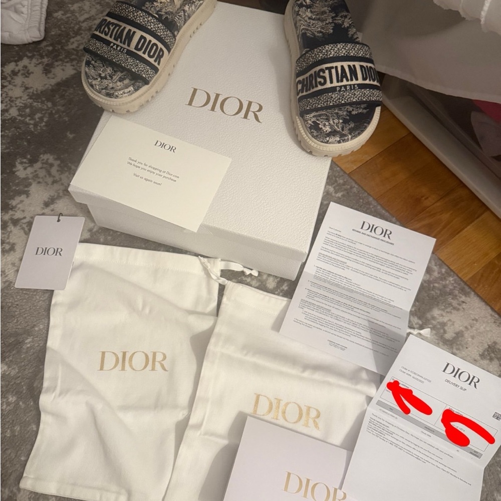 Dior Dway slides in navy and white. - Picture 10 of 11